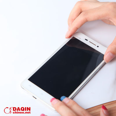 Máquina de Corte a Laser para Protetor de Tela AC220V/50Hz com Refrigeração a Água Circulante e Fole, Espessura de Corte de 0,5MM