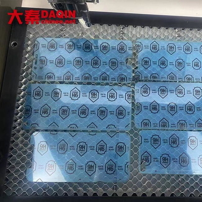 Máquina de corte de vidro moderada Nano 50W do laser do protetor da tela de Daqin com gravura