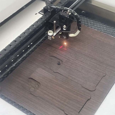 Protector de tela de vidro temperado Film Die Protector de tela inteligente Máquina de corte a laser para telefone móvel
