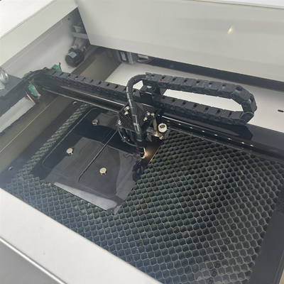 Máquina de corte a laser de proteção de tela de vidro temperado para distribuidor de acessórios telefónicos Solução C188