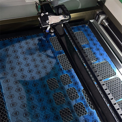 Máquina de corte a laser de proteção de tela de vidro temperado de 60W com tecnologia de CO2