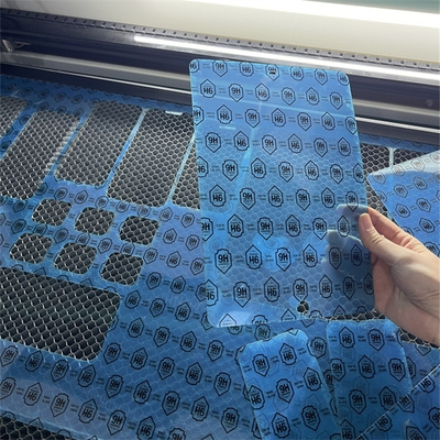 Máquina avançada de corte a laser de CO2 para protetor de tela móvel