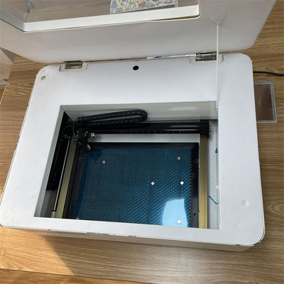 Máquina de gravação a laser de protetor de tela personalizável com refrigeração por água circulante