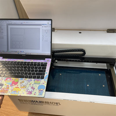 Máquina de Corte a Laser para Protetor de Tela AC220V/50Hz com Refrigeração a Água Circulante e Fole, Espessura de Corte de 0,5MM