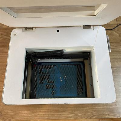 Máquina de corte a laser com protector de tela suportado para ambiente de trabalho interno com peso de 40 kg e formato PLT