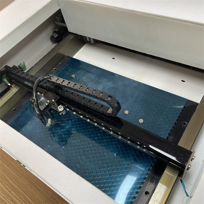 Máquina de corte a laser da Daqin para telefone móvel Protector de tela de vidro temperado Ideal para negócios de loja online de acessórios de telefone