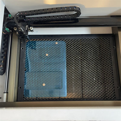 Máquina de corte a laser protetora de tela com suporte a qualquer modelo e forma com fácil modificação e adição de dados de modelo