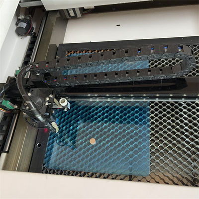Máquina de corte a laser para protetor de tela em ambiente interno AC220V/50Hz, tamanho 1000*800*800mm