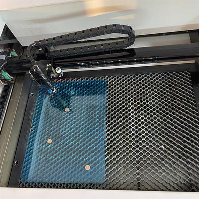 Máquina de corte a laser da Daqin com precisão de corte de 0,01 mm para produção rápida e precisa